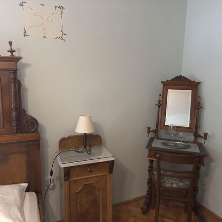 Guesthouse Kuca Na Sterne ロヴラン エクステリア 写真