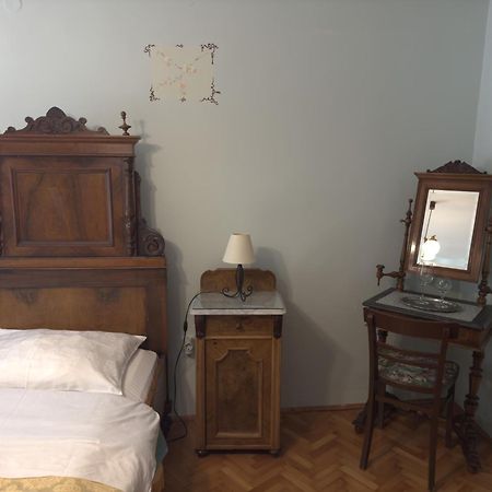Guesthouse Kuca Na Sterne ロヴラン エクステリア 写真