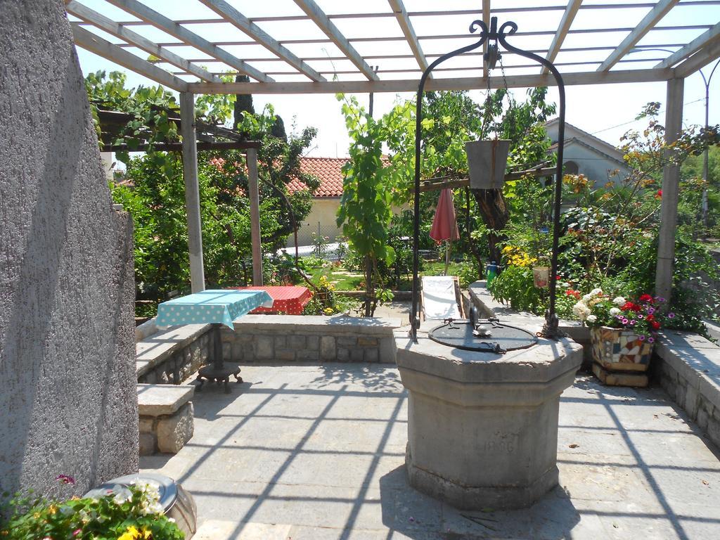 Guesthouse Kuca Na Sterne ロヴラン エクステリア 写真